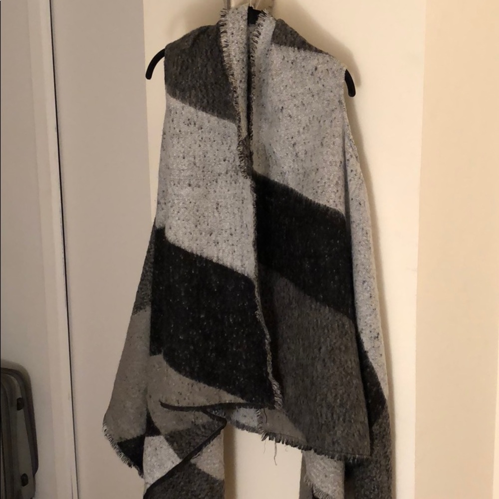 Black & grey sweater cape